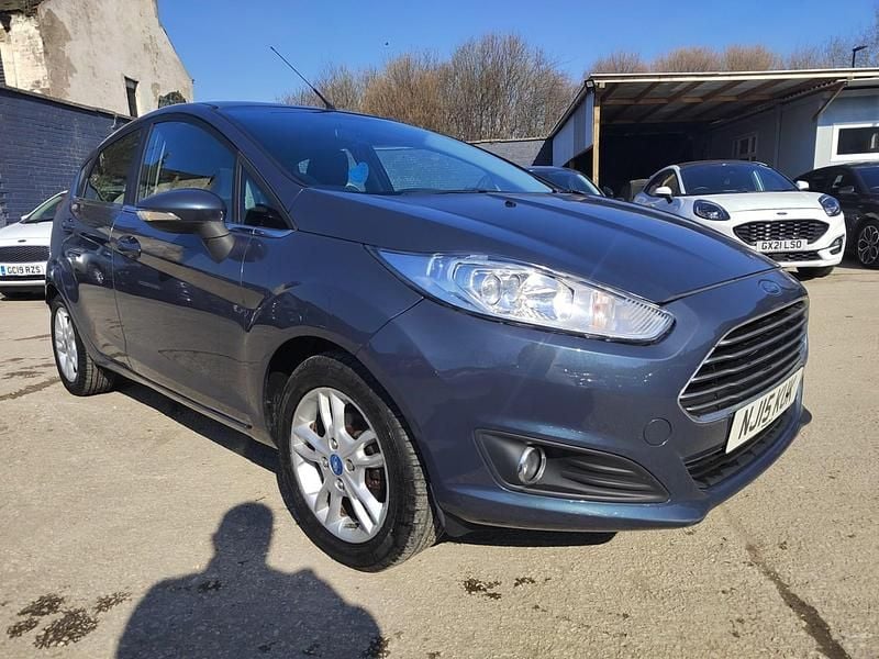 Used Ford Fiesta Zetec 80 HP (58 kW) 2015 Grey Hatchback