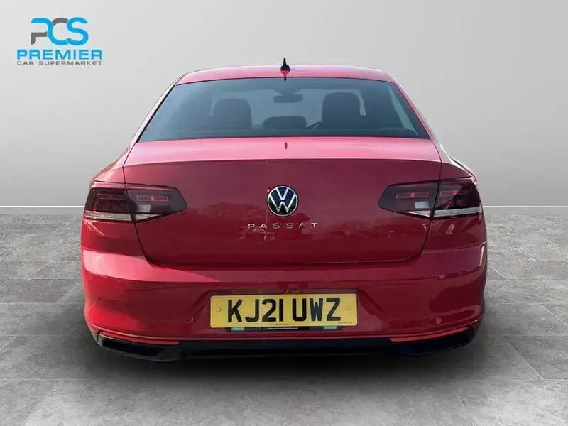 Begagnad VW Passat SEL 2021 Röd Sedan