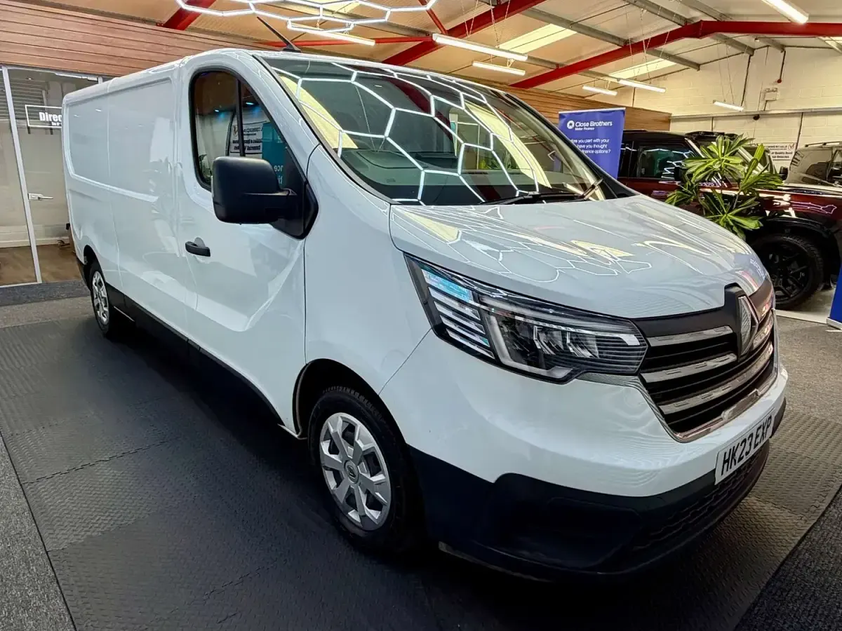 Used Renault Trafic Business 130 HP (95 kW) 2023 White MPV