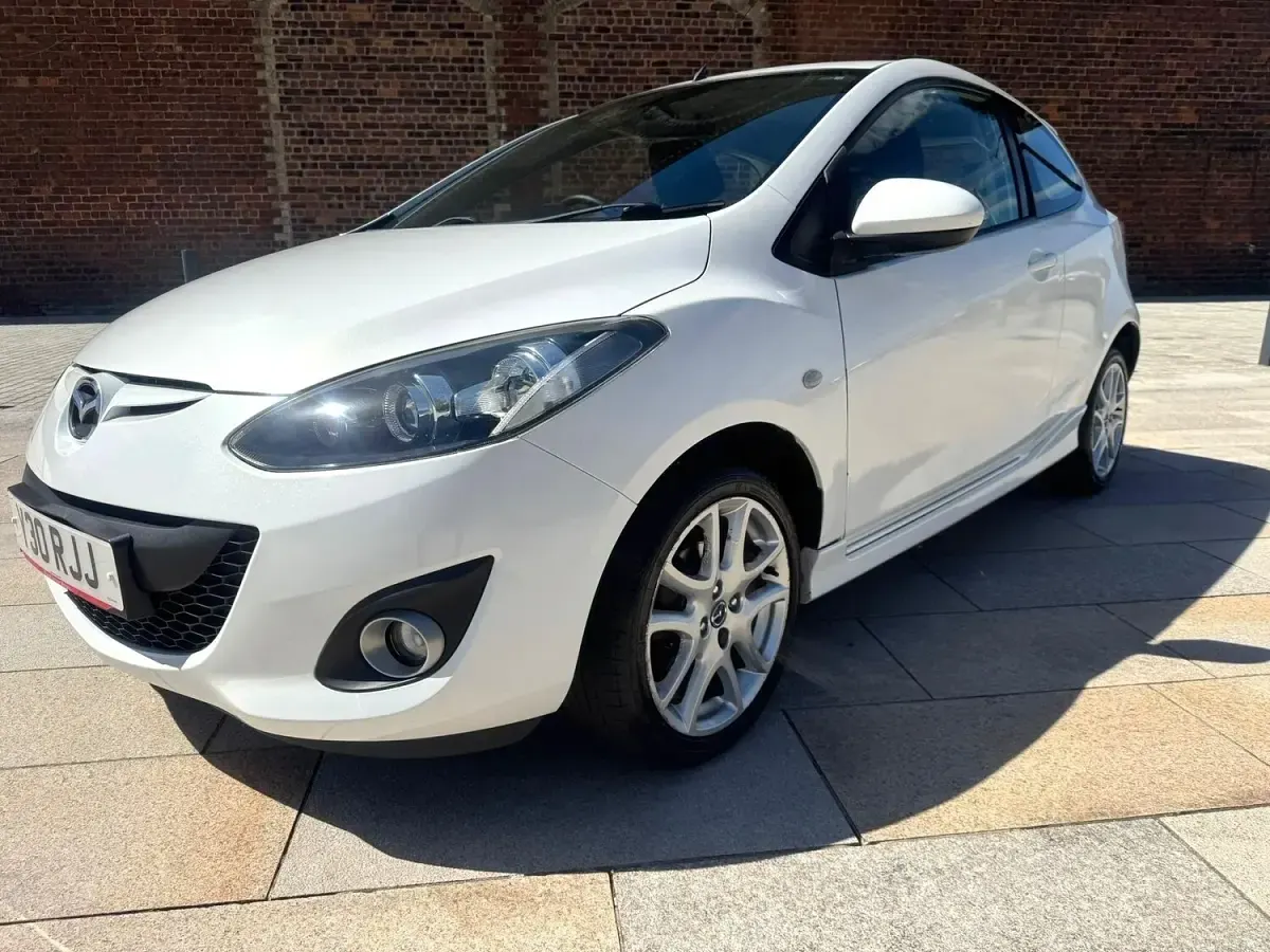 Used Mazda 2 Inclusive 102 HP (75 kW) 2013 White Hatchback