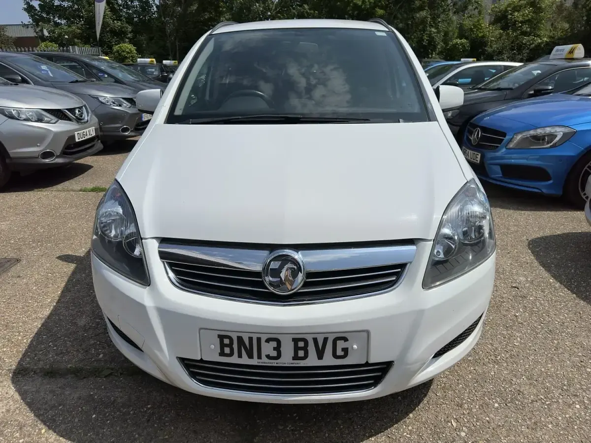 Used Vauxhall Zafira 115 HP (84 kW) 2013 White MPV