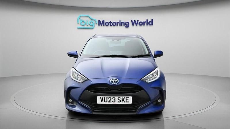 Used Toyota Yaris Hybrid Design 116 HP (85 kW) 2023 Blue Hatchback