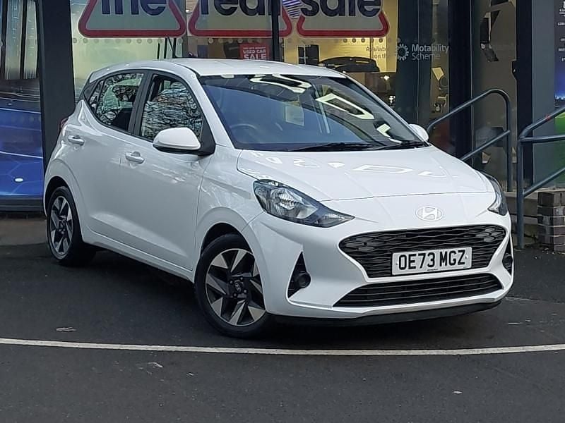 White Used 2023 Hyundai i10 Advanced Hatchback | £13,498 (Fair price) - Image 1/4