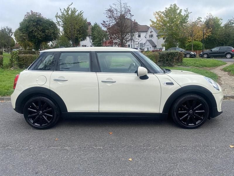 Used Mini Cooper Hatch 136 HP (100 kW) 2018 White Hatchback