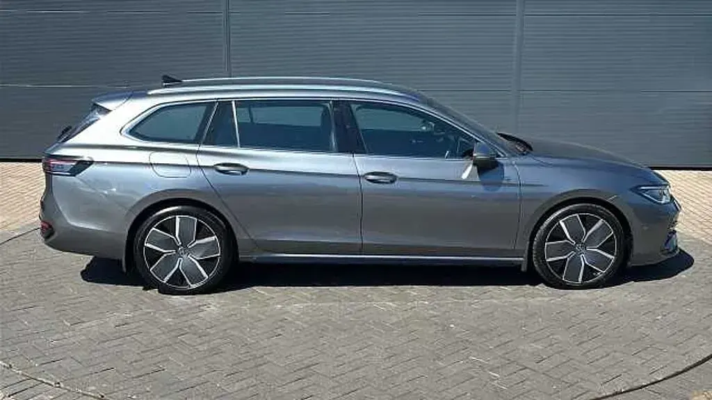 Used VW Passat 150 HP (110 kW) 2024 Estate