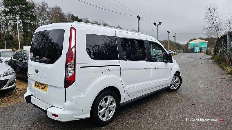 Used Ford Tourneo Connect Titanium 120 HP (88 kW) 2017 White MPV