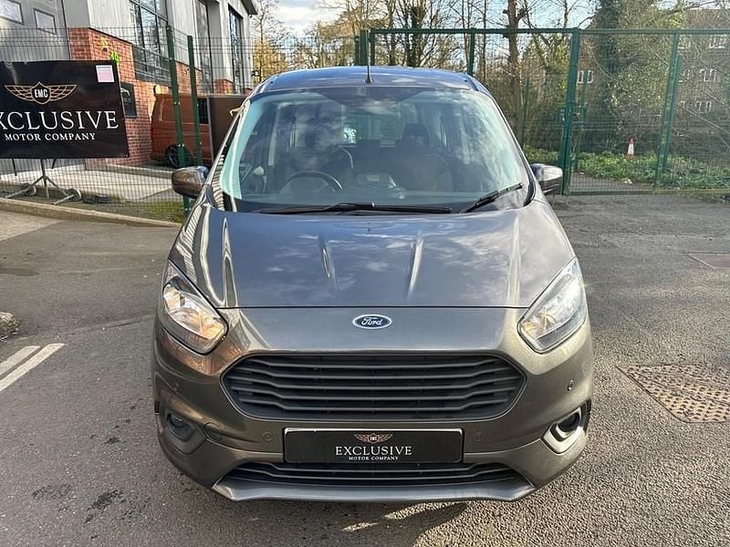 Used Ford Tourneo Courier Zetec 100 HP (73 kW) 2019 Grey MPV
