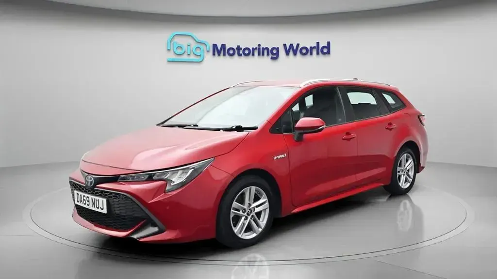 Used Toyota Corolla 122 HP (89 kW) 2019 Red Estate