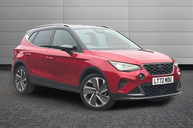 Used Seat Arona FR 110 HP (80 kW) 2022 Desire red with black roof SUV