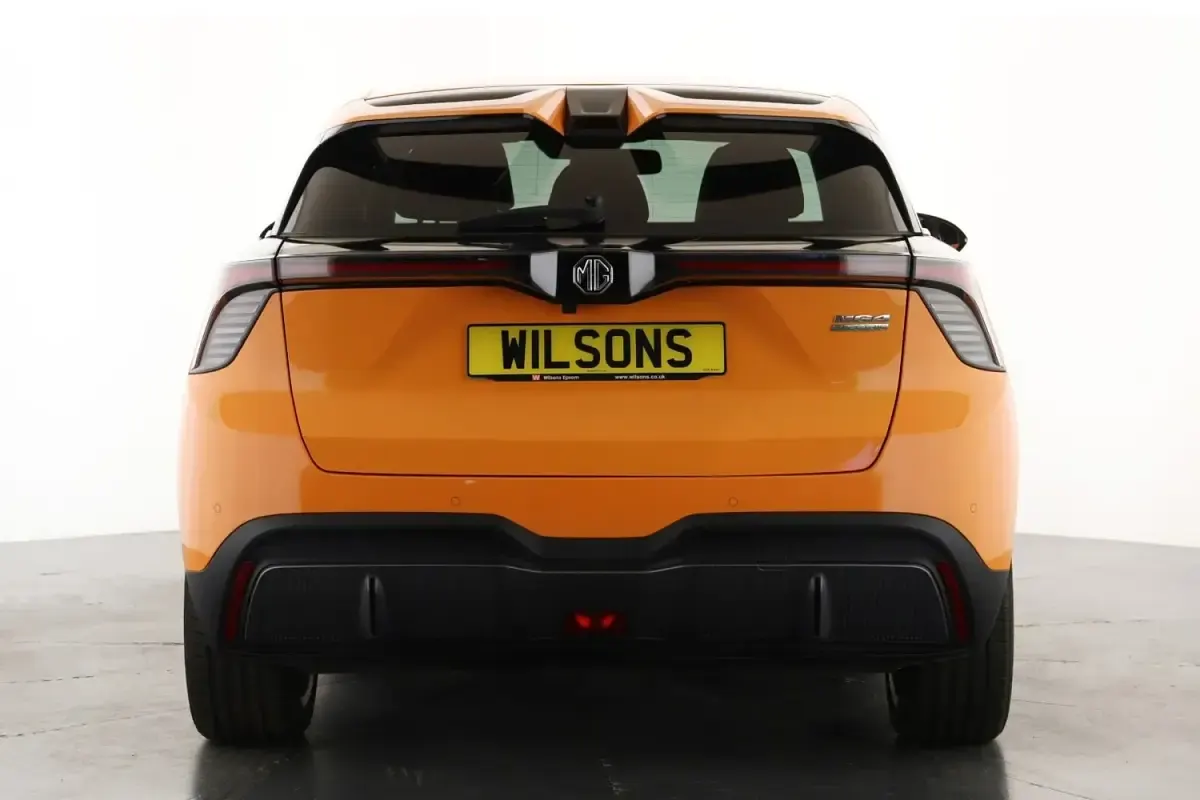 Begagnad MG MG4 EV Trophy 319 kW (435 HK) 2025 Orange Halvkombi