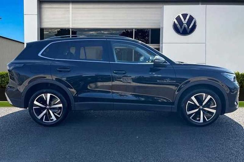 New VW Tiguan Elegance 150 HP (110 kW) 2025 Black SUV