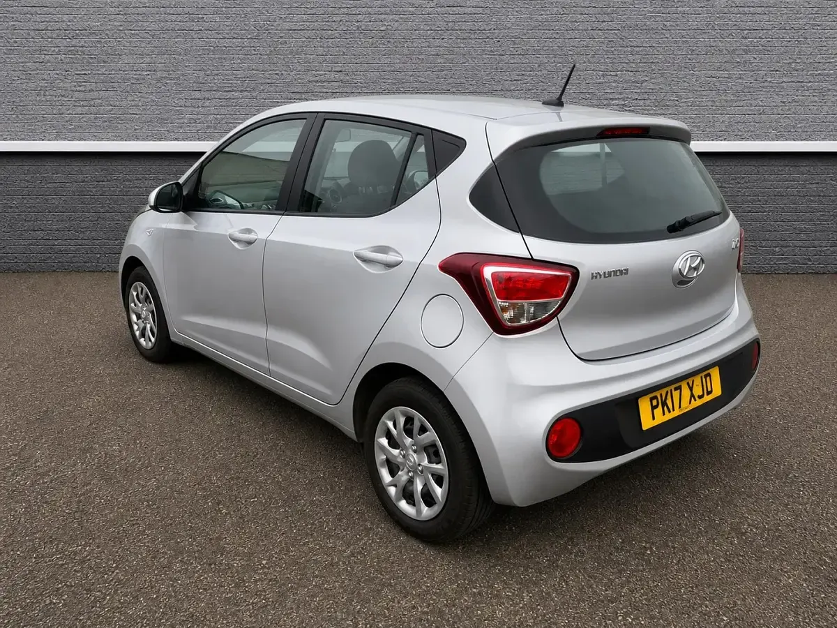 Begagnad Hyundai i10 SE 67 HK (49 kW) 2017 Silver Halvkombi