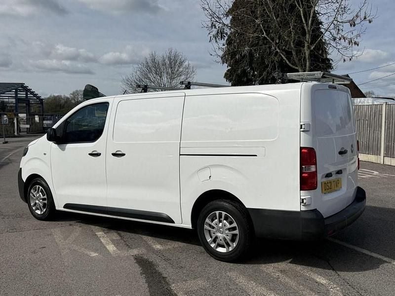Used Vauxhall Vivaro S 100 HP (73 kW) 2021 White MPV