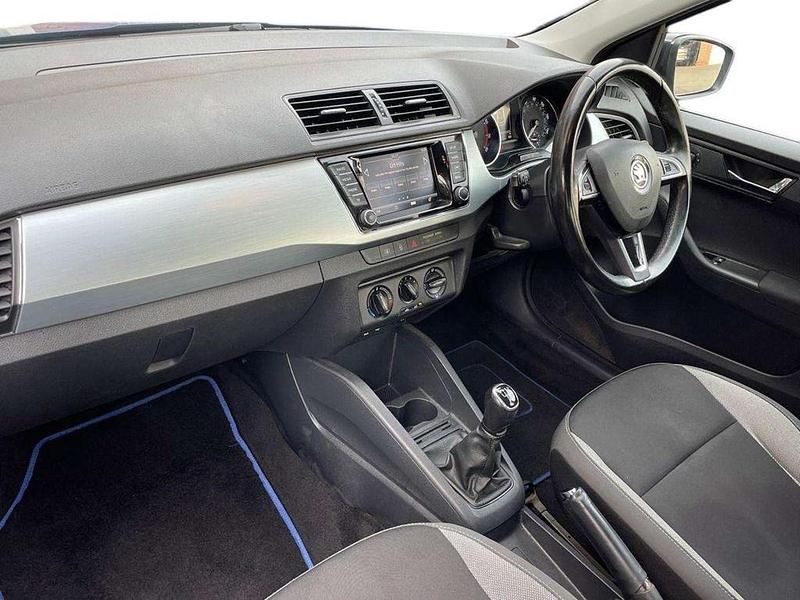 Used Skoda Fabia Colour Edition 94 HP (69 kW) 2018 Blue Hatchback