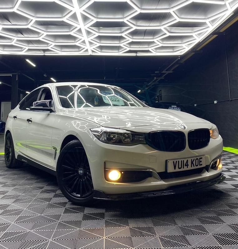 Used BMW 318 Luxury Line 2014 White Hatchback