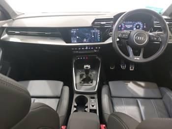 Usado Audi A3 S-Line 110 HP (80 kW) 2022 Cinzento Sedan