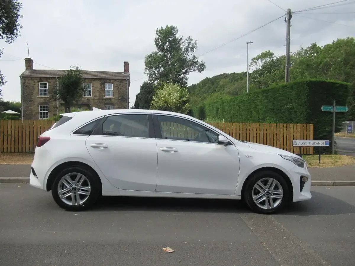 Used Kia Ceed 136 HP (100 kW) 2020 White Hatchback