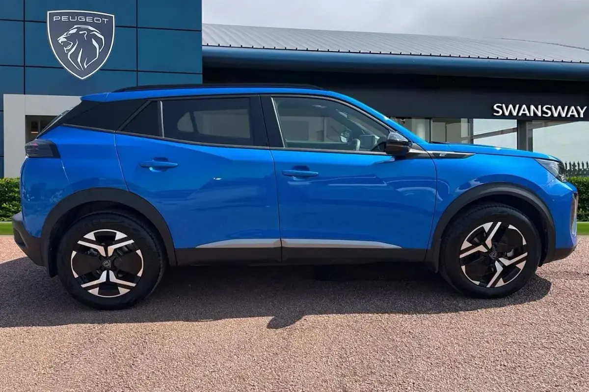 Used Peugeot e-2008 Allure 98 kW (134 HP) 2024 Blue SUV