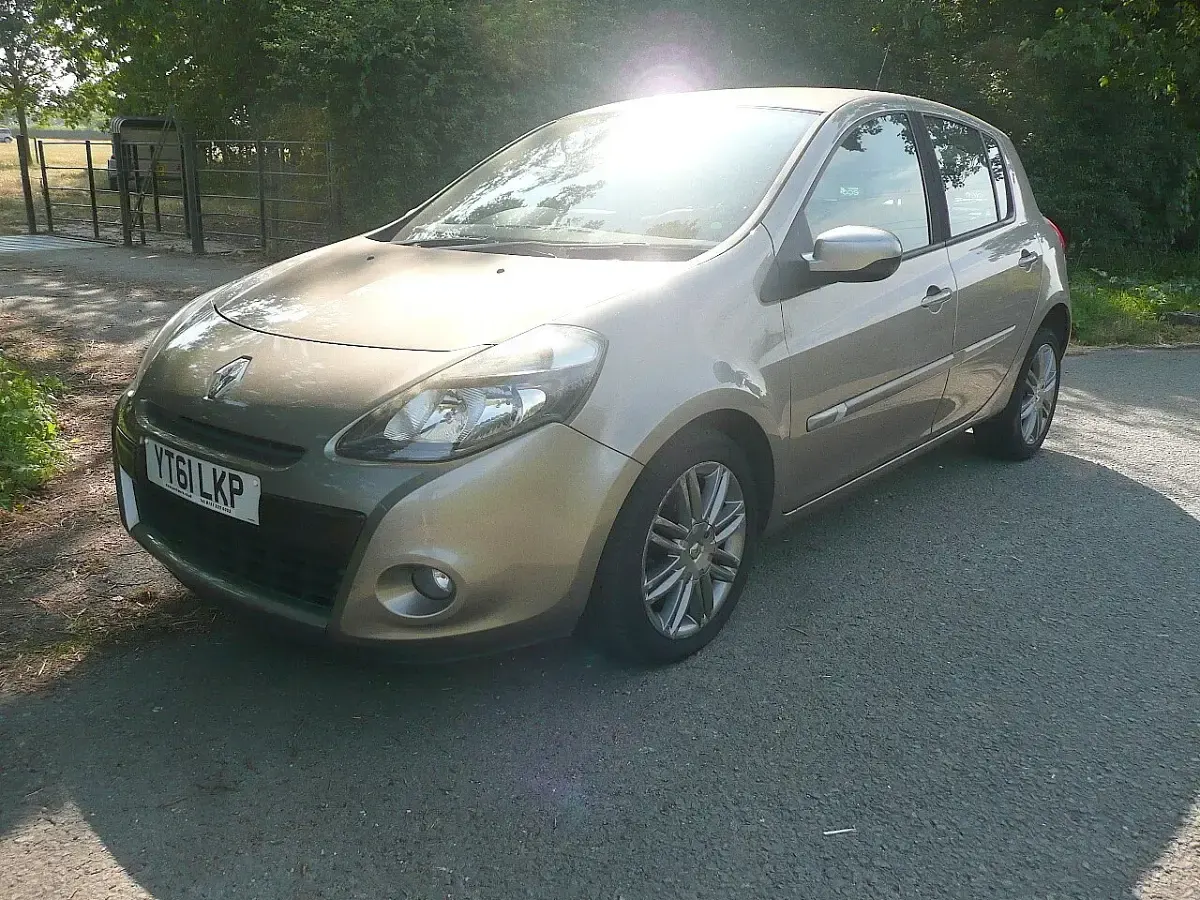 Used Renault Clio Dynamique 2011 Beige Hatchback