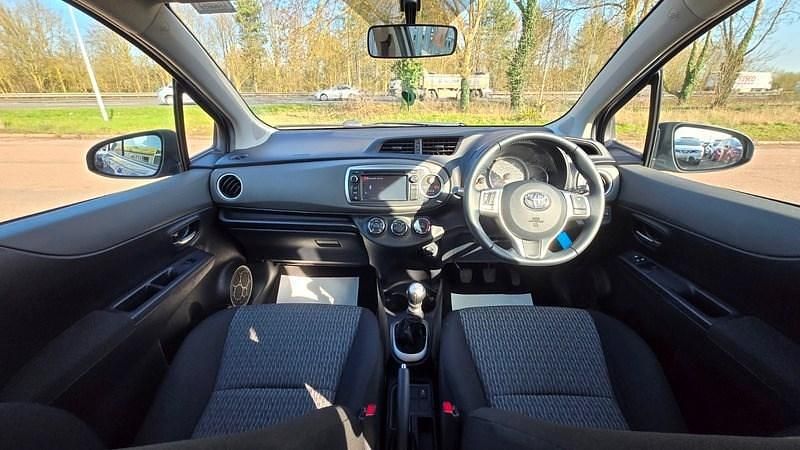 Used Toyota Yaris 2013 Blue Hatchback