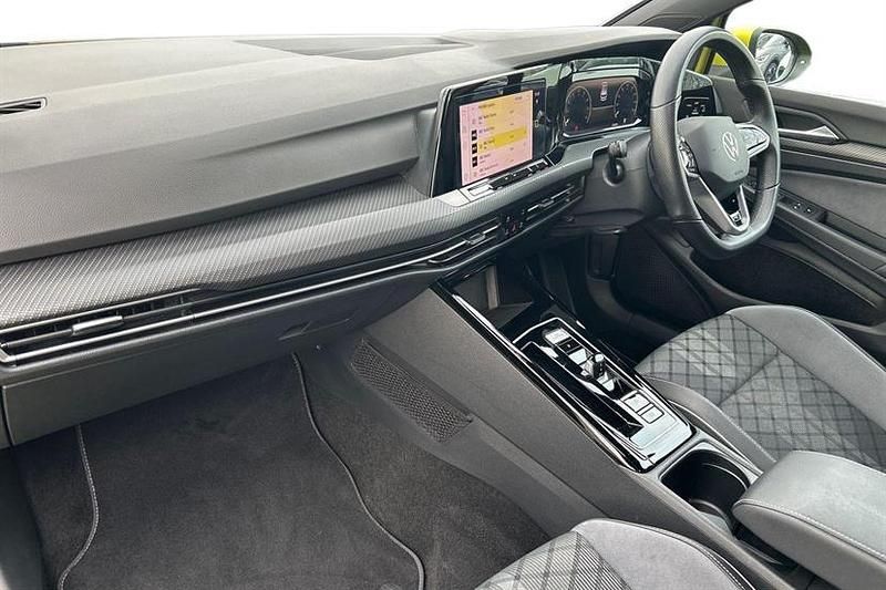 Used VW Golf VIII R-line 150 HP (110 kW) 2023 Lime yellow Hatchback