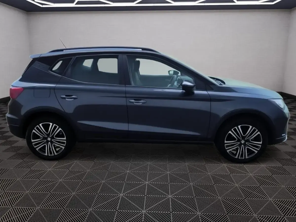 Begagnad Seat Arona SE 2023 Grå SUV