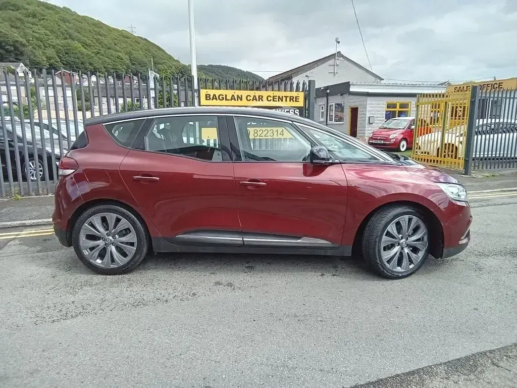 Used Renault Scénic IV Dynamique 110 HP (80 kW) 2017 Red MPV