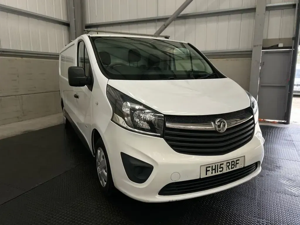Used Vauxhall Vivaro 115 HP (84 kW) 2015 White