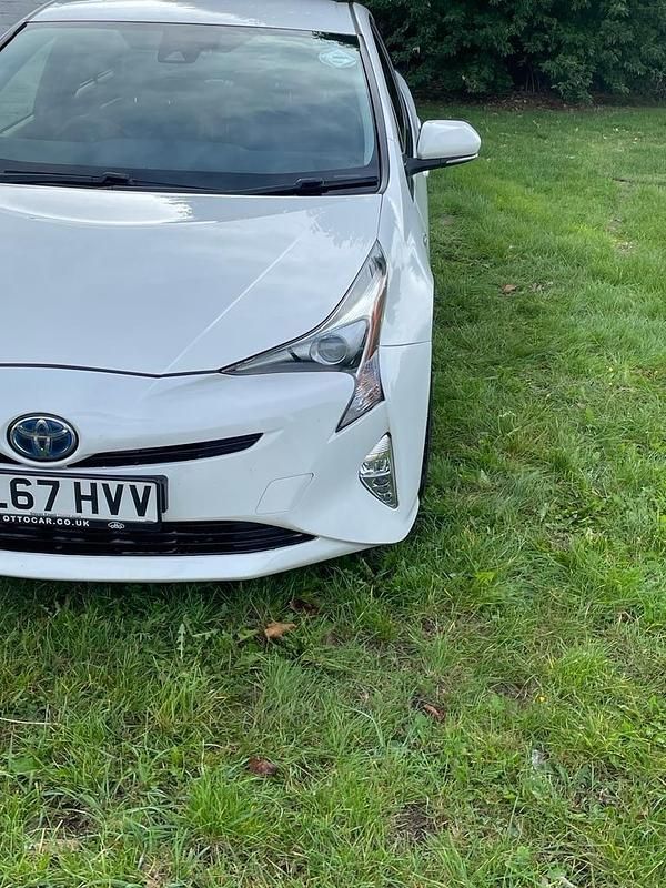 Used Toyota Prius Active 2017 White Hatchback