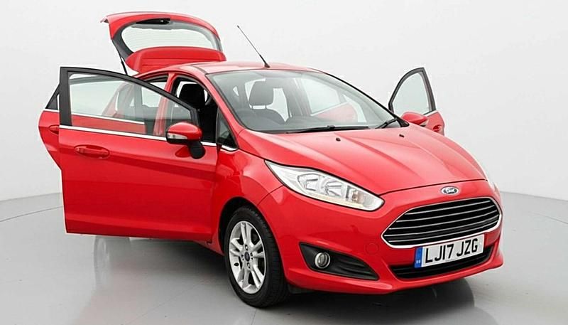 Used Ford Fiesta Zetec 82 HP (60 kW) 2017 Red Hatchback