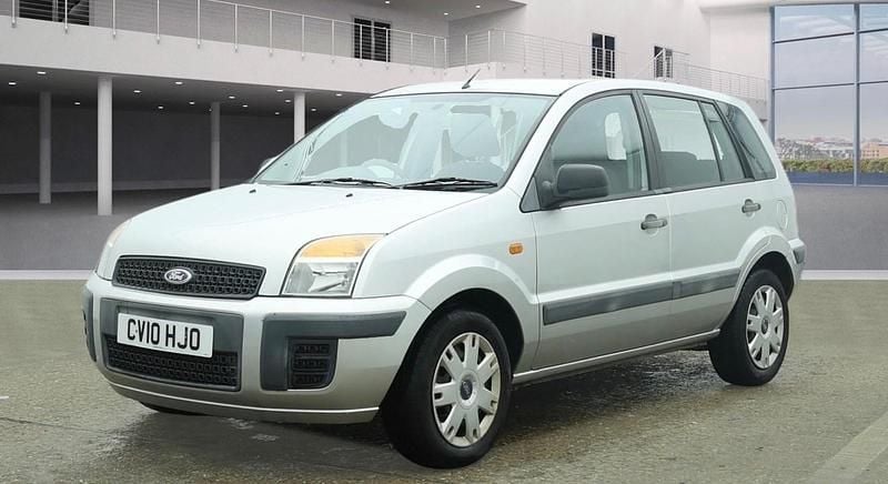 Used Ford Fusion Style 79 HP (58 kW) 2010 Silver Hatchback