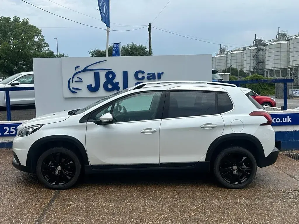 Used Peugeot 2008 Allure 120 HP (88 kW) 2016 White SUV