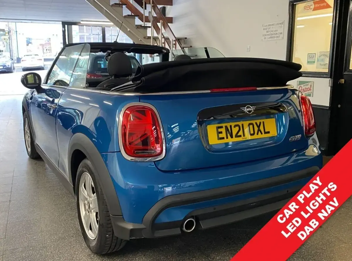 Używany Mini Cooper Cabriolet Classic 136 KM (100 kW) 2021 Niebieski Kabriolet