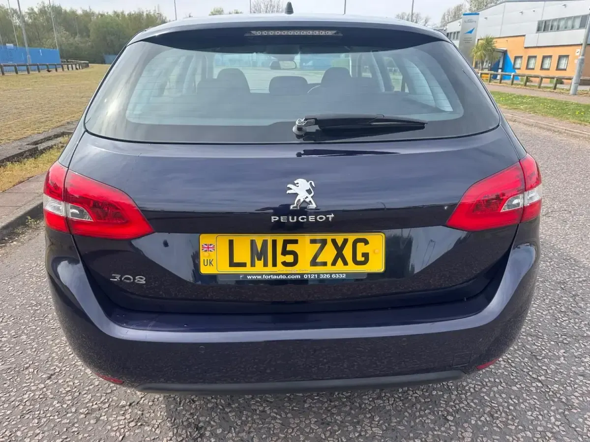 Used Peugeot 308 Active 130 HP (95 kW) 2015 Blue Estate