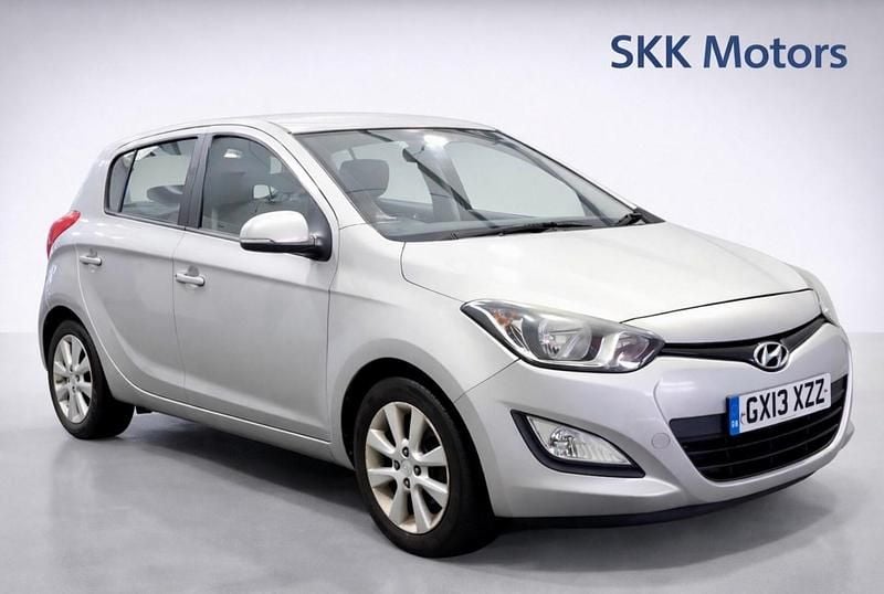 Used Hyundai i20 Active 101 HP (74 kW) 2013 Silver Hatchback