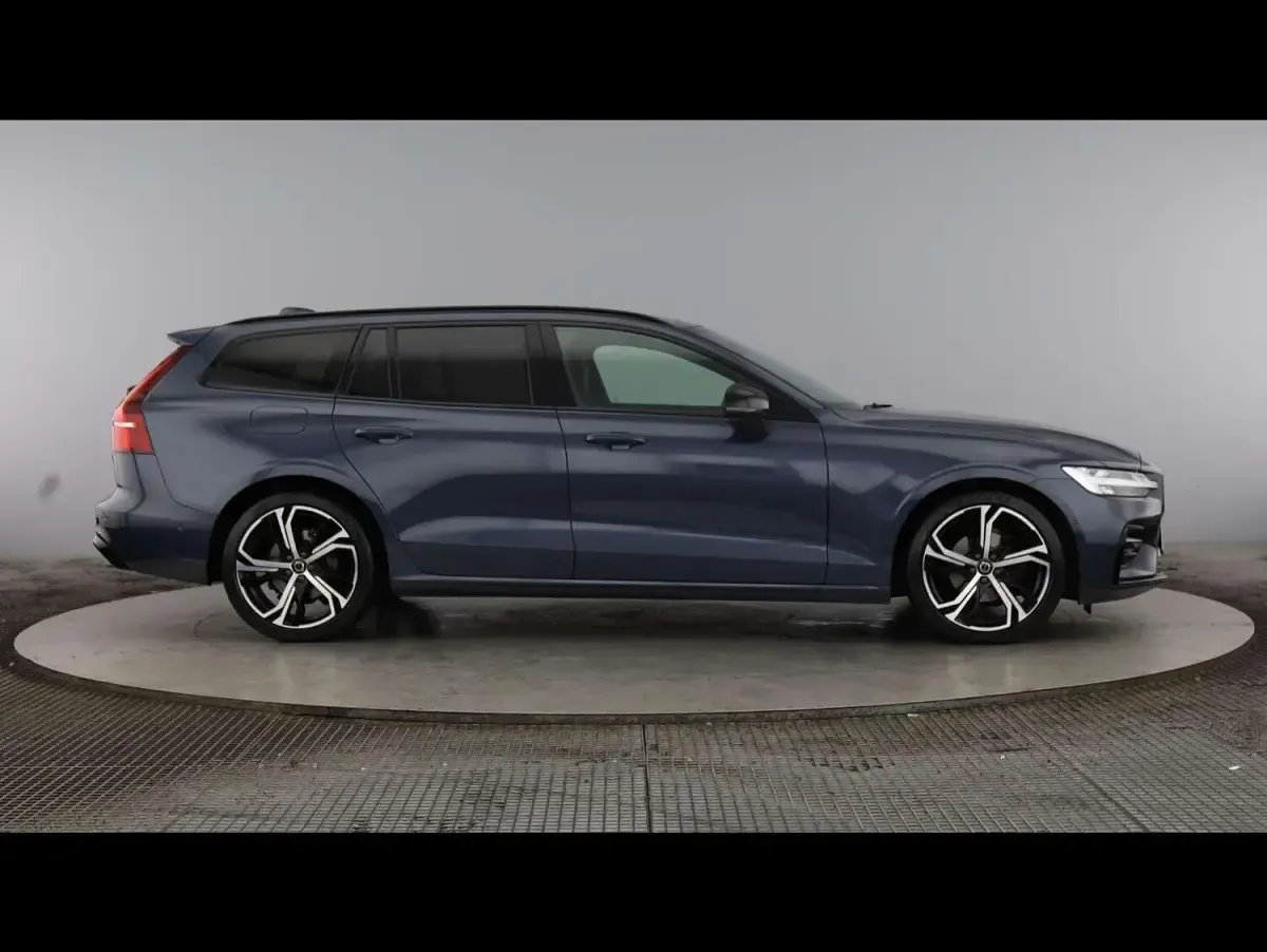 Used Volvo V60 Plus 2023 Blue Estate