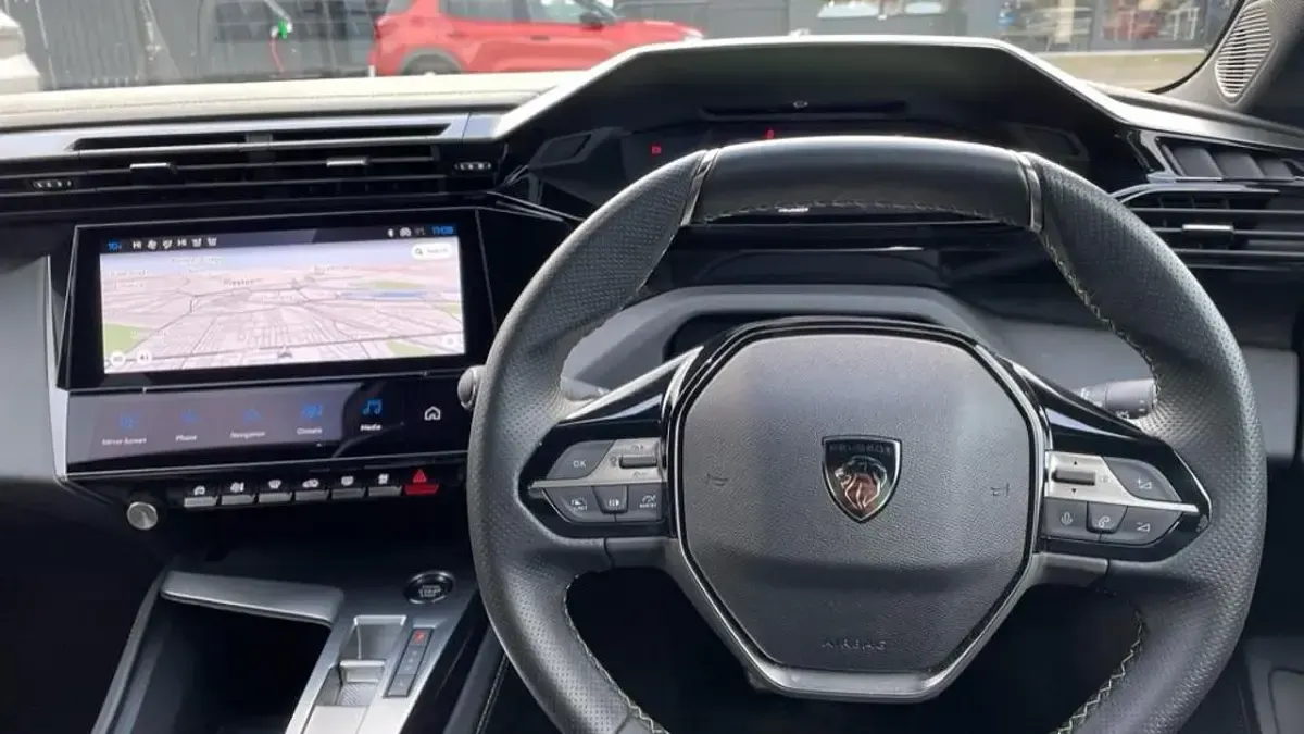 Gebraucht Peugeot e-308 GT 113 kW (154 PS) 2024 Weiß Kleinwagen