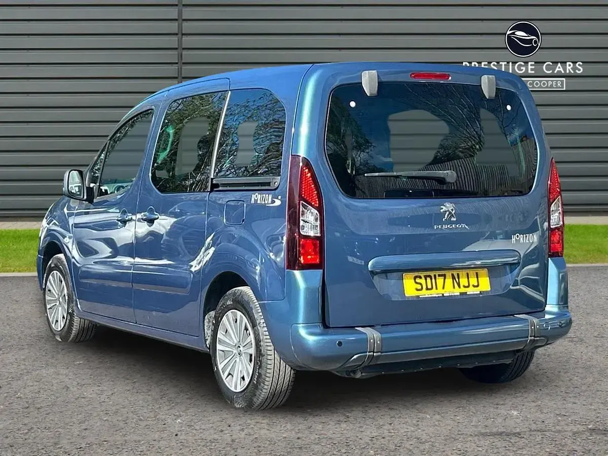 Used Peugeot Partner Tepee Allure 120 HP (88 kW) 2017 Blue MPV