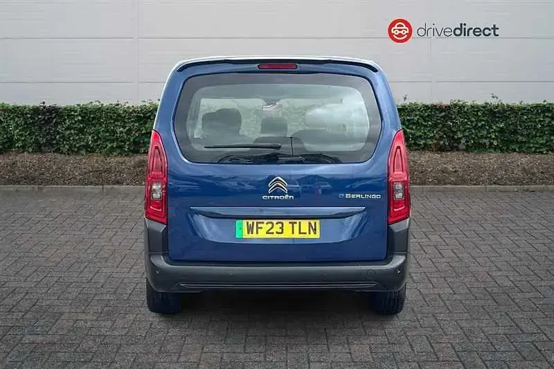 Begagnad Citroën e-Berlingo Feel 100 kW (136 HK) 2023 Blå Minibuss
