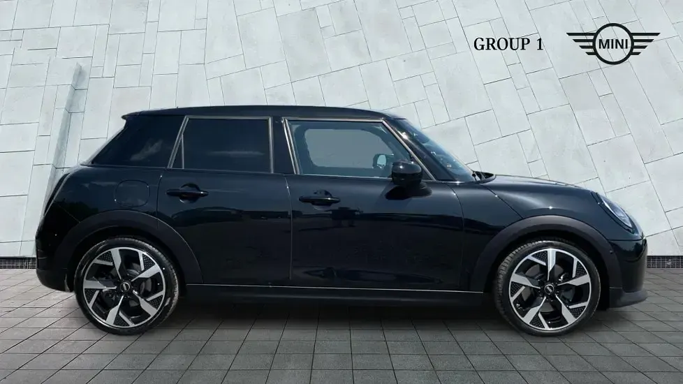 Used Mini Cooper Hatch 114 kW (156 HP) 2025 Black Hatchback