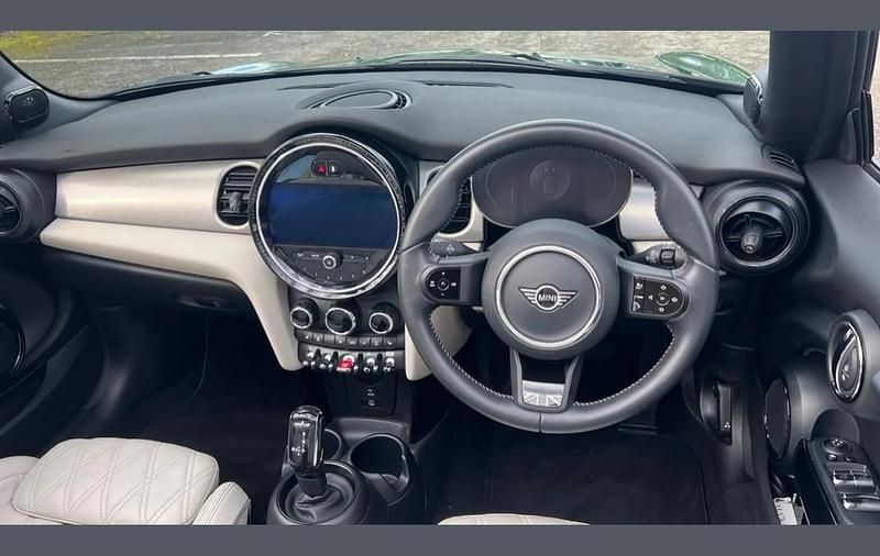 Used Mini Cooper Cabriolet Exclusive 134 HP (98 kW) 2024 Green Cabriolet