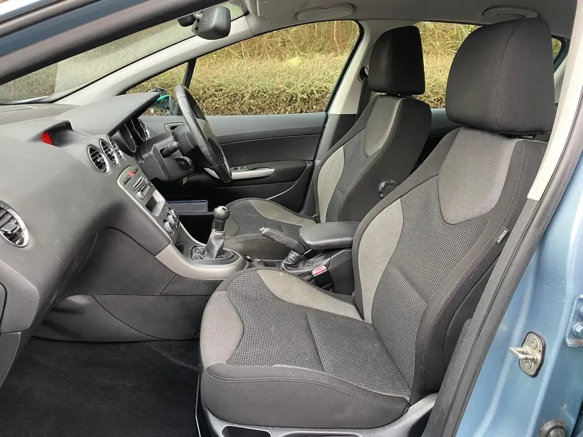 Used Peugeot 308 Active 92 HP (67 kW) 2012 Blue Hatchback