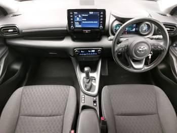 Used Toyota Yaris Hybrid Design 116 HP (85 kW) 2023 White Hatchback