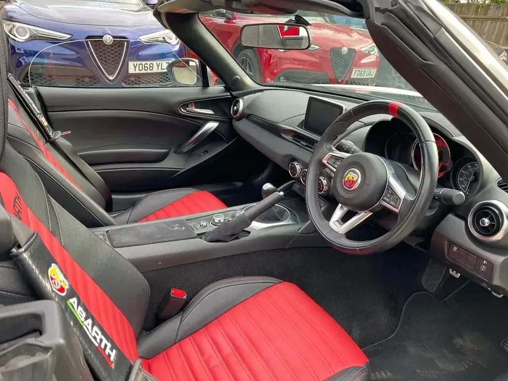 Used Abarth 124 Spider 170 HP (125 kW) 2018 White Cabriolet