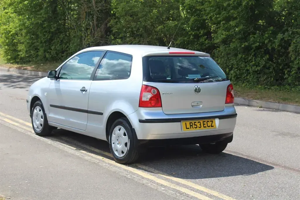 Used VW Polo 55 HP (40 kW) 2003 Silver Hatchback
