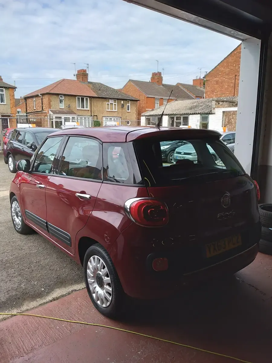 Used Fiat 500L Easy 85 HP (62 kW) 2013 Red MPV