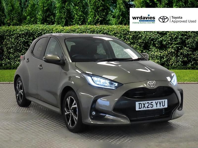 Bronze Used 2025 Toyota Yaris Hybrid Design Hatchback | £20,995 (Fair price) - Image 1/4