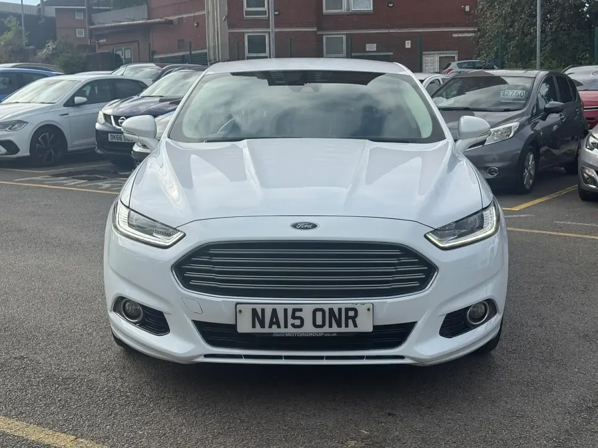 Used Ford Mondeo Titanium 180 HP (132 kW) 2015 White Hatchback