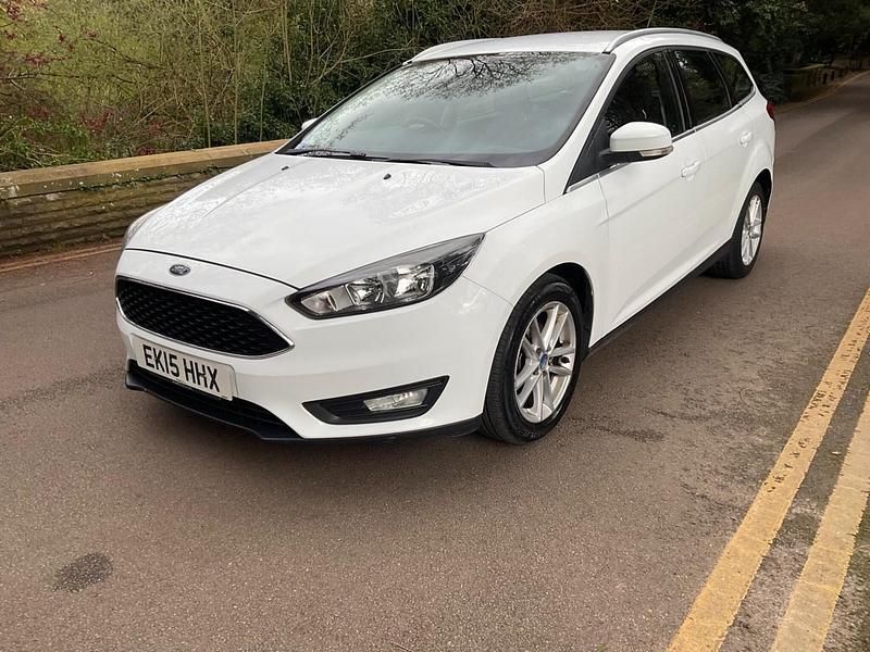Used Ford Focus Zetec 115 HP (84 kW) 2015 White Estate