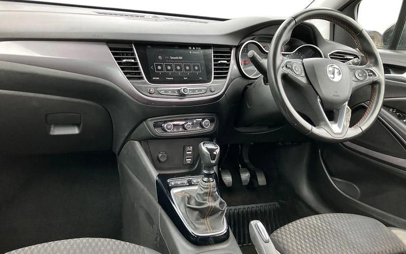 Used Vauxhall Crossland X Elite 102 HP (75 kW) 2019 White SUV